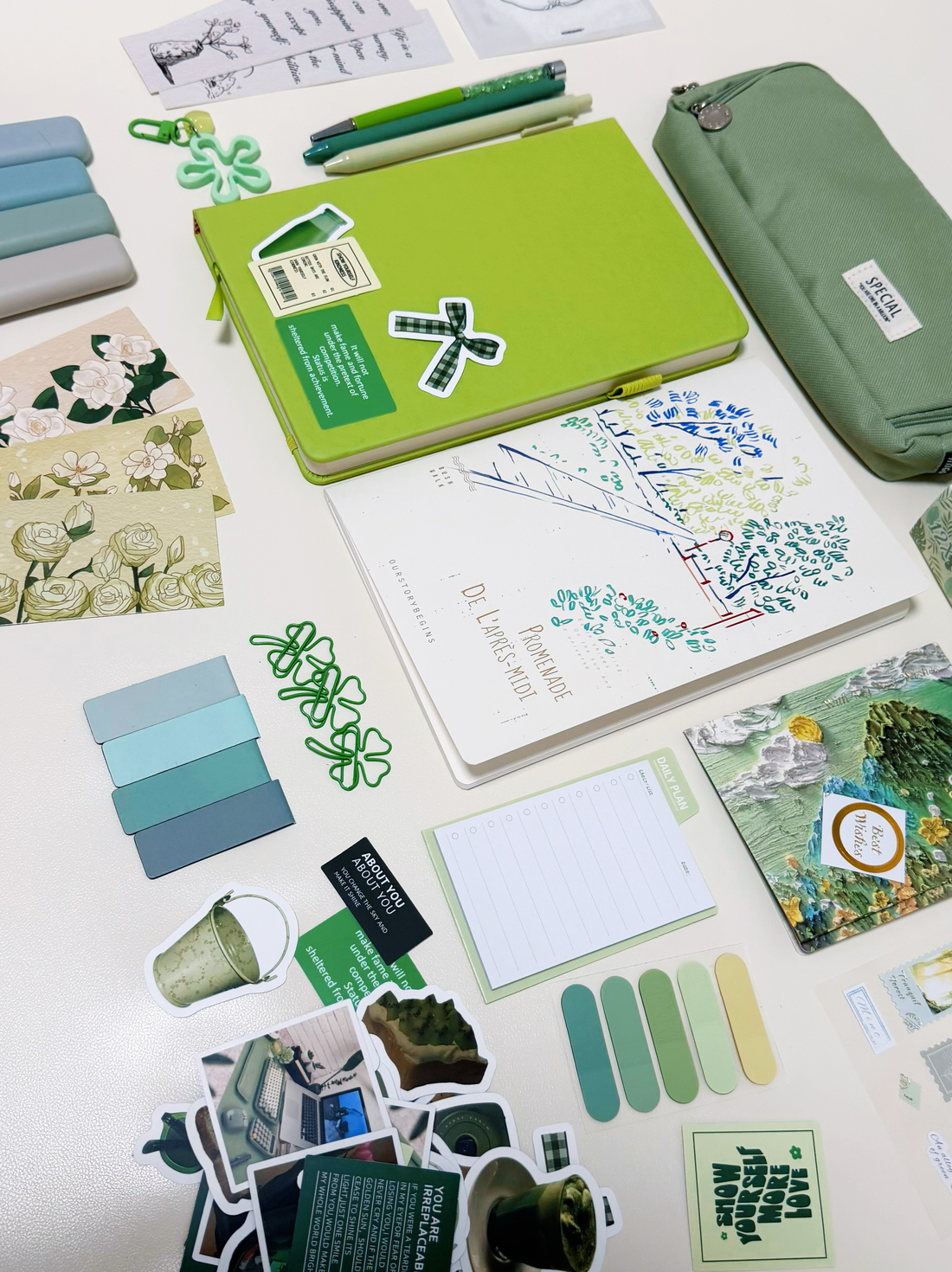 Green Stationery Set - detail view for aesthetic stationery | Lumiyear